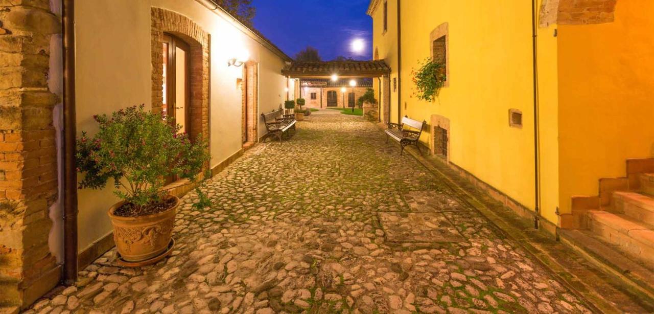 Hotel Corte Dei Tini Teramo Esterno foto