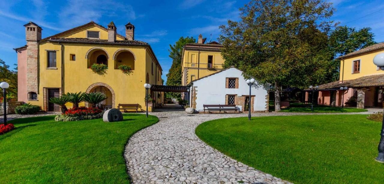 Hotel Corte Dei Tini Teramo Esterno foto