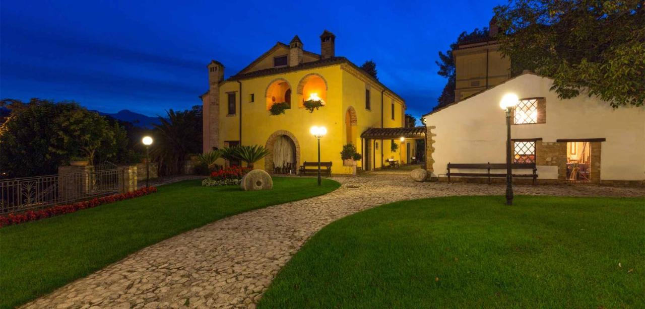 Hotel Corte Dei Tini Teramo Esterno foto