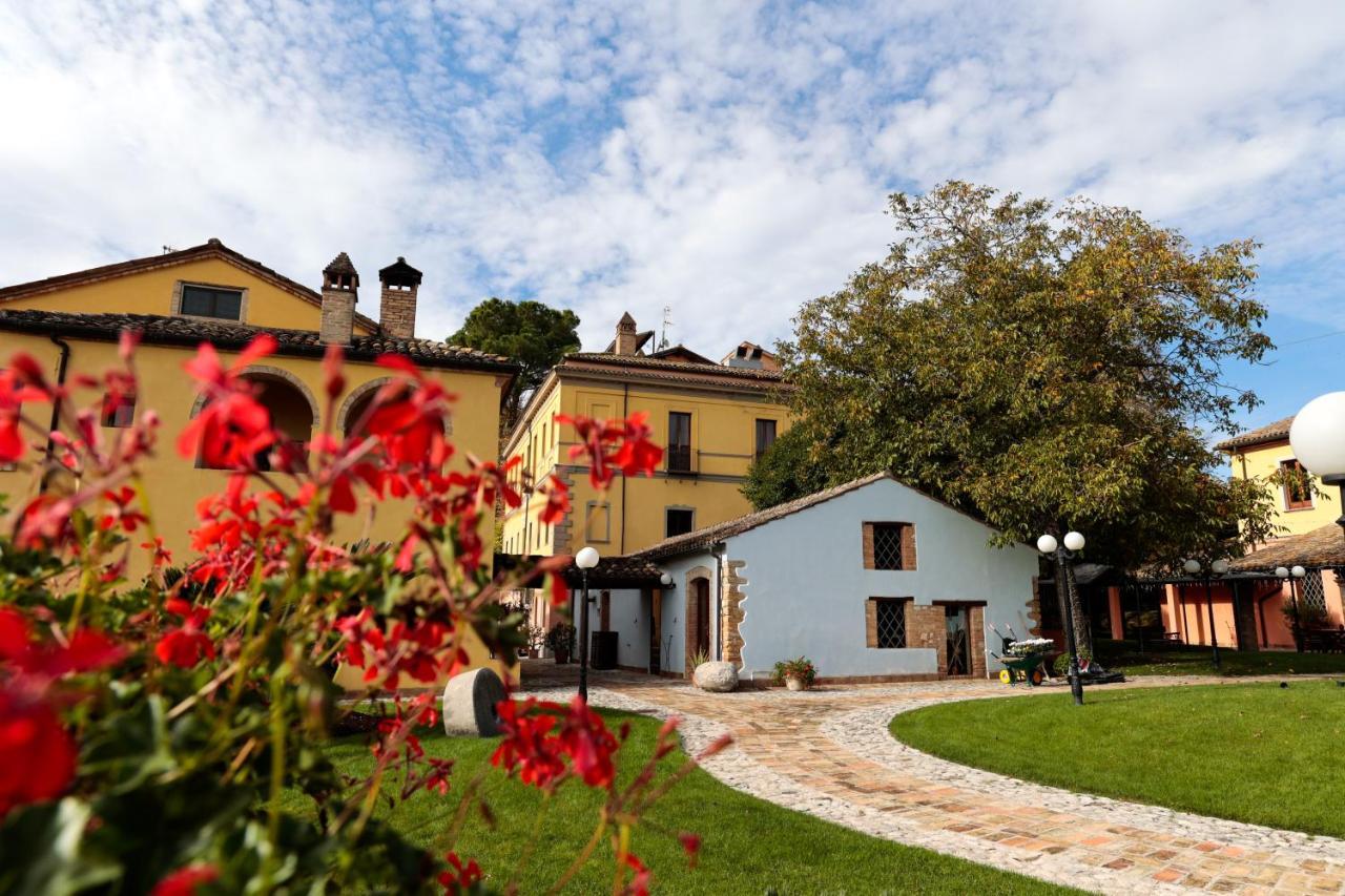 Hotel Corte Dei Tini Teramo Esterno foto