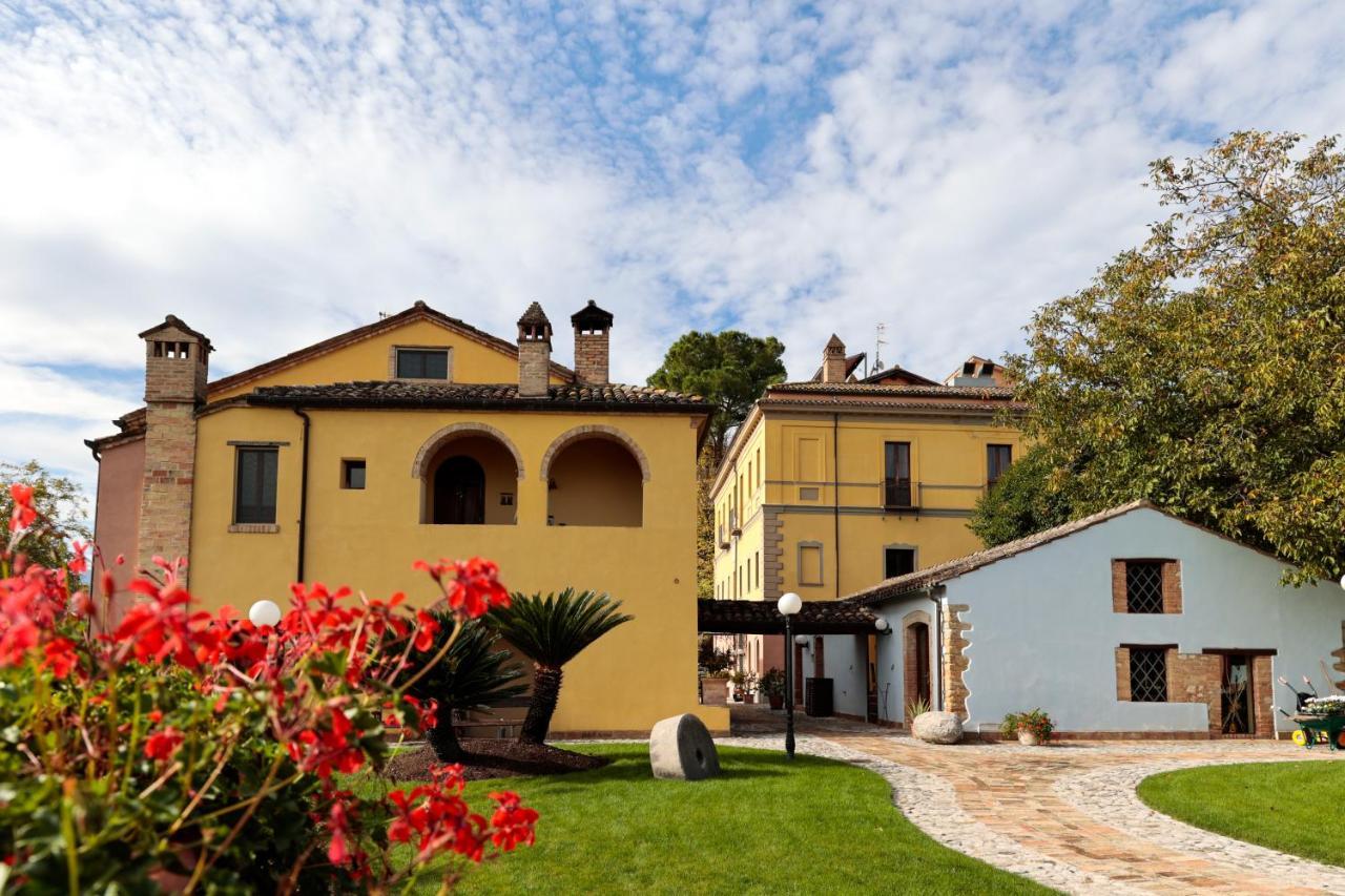 Hotel Corte Dei Tini Teramo Esterno foto