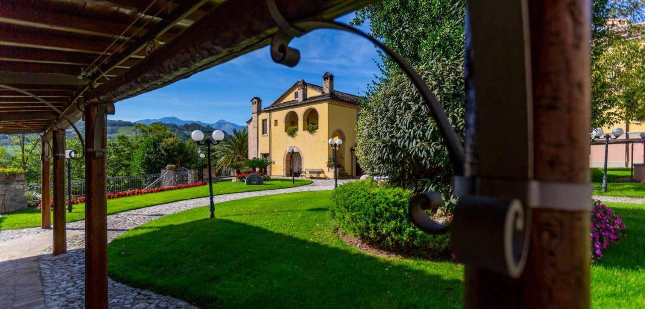 Hotel Corte Dei Tini Teramo Esterno foto