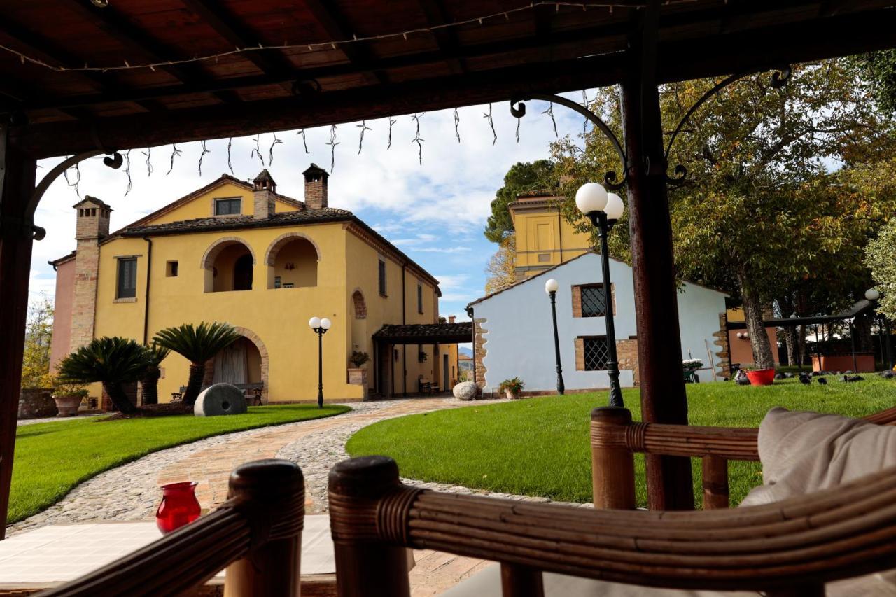 Hotel Corte Dei Tini Teramo Esterno foto